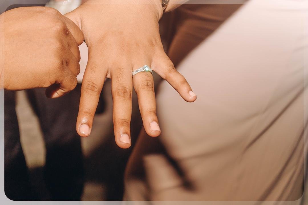 La bague de fiançailles de Gevy